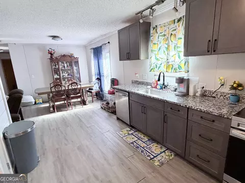 Kitchen - 5448 Blanton Mill Rd, Williamson, GA 30292 photo 4 of 5