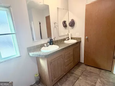 Bath - 5448 Blanton Mill Rd, Williamson, GA 30292 photo 9 of 9