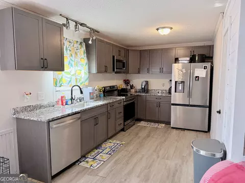 Kitchen - 5448 Blanton Mill Rd, Williamson, GA 30292 photo 1 of 5