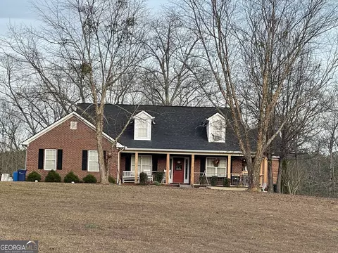 637 Lakeview Dr, Newborn, GA 30056