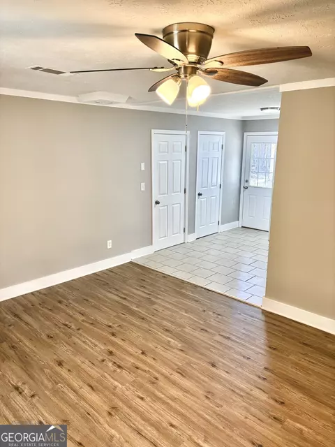 Living - 56 John Lovelace Rd, Lagrange, GA 30241 photo 2 of 3
