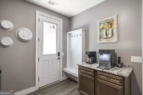 Entry Way - 800 John E Sullivan Rd, Byron, GA 31008 photo 4 of 6