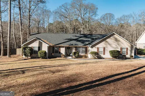145 Beau Brook Ln, Sharpsburg, GA 30277