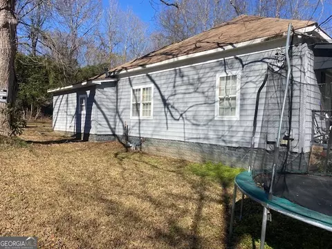 16 North St, Manchester, GA 31816