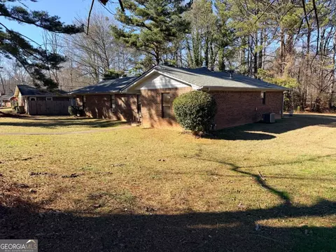 8102 Magnolia Dr, Jonesboro, GA 30238