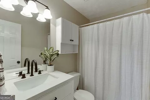 Bath - 845 Ashley Ct, Monroe, GA 30655 photo 1 of 2