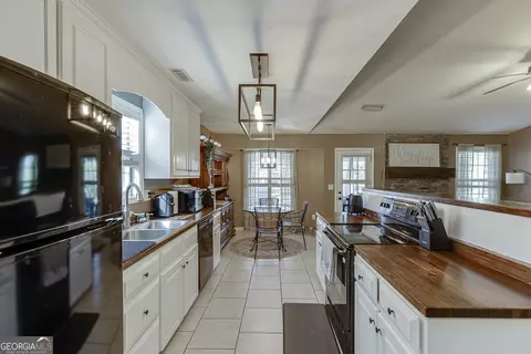 Kitchen - 845 Ashley Ct, Monroe, GA 30655 photo 2 of 3