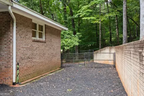 Exterior - 108 Stonebridge Ln, Lagrange, GA 30240 photo 9 of 28