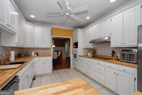 Kitchen - 108 Stonebridge Ln, Lagrange, GA 30240 photo 2 of 4