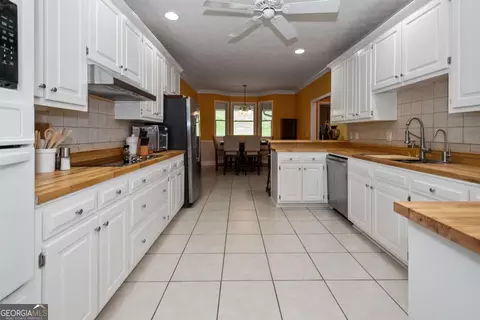 Kitchen - 108 Stonebridge Ln, Lagrange, GA 30240 photo 3 of 4