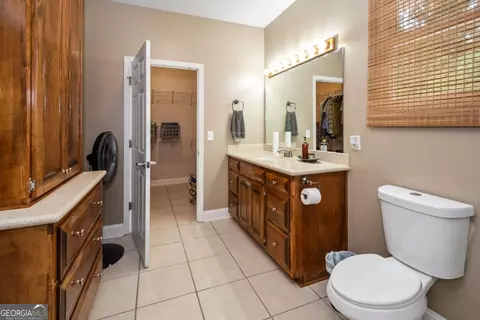 Bath - 108 Stonebridge Ln, Lagrange, GA 30240 photo 2 of 7