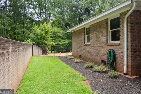 Exterior - 108 Stonebridge Ln, Lagrange, GA 30240 photo 8 of 28