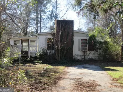 59 Skyland Dr W, Locust Grove, GA 30248