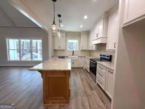 Kitchen - 2302 Thomas St, Adel, GA 31620 photo 2 of 3