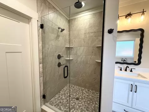 Bath - 2302 Thomas St, Adel, GA 31620 photo 3 of 5