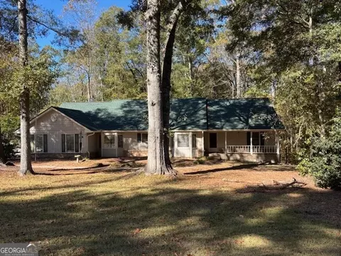 305 Mapledale Trl, Sharpsburg, GA 30277