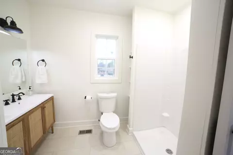 Bath - 620 E Lee St, Thomaston, GA 30286 photo 4 of 6