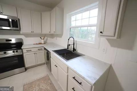 Kitchen - 620 E Lee St, Thomaston, GA 30286 photo 2 of 2