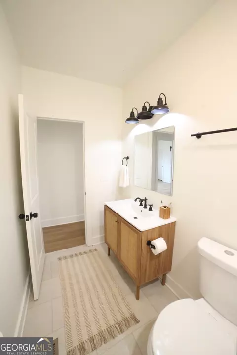 Bath - 620 E Lee St, Thomaston, GA 30286 photo 2 of 6