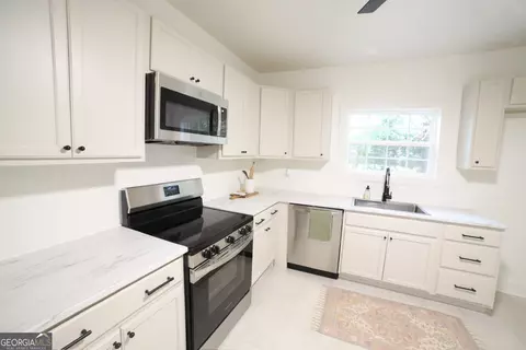 Kitchen - 620 E Lee St, Thomaston, GA 30286 photo 1 of 2