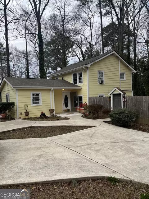 184 Fairview Dr, Fairburn, GA 30213