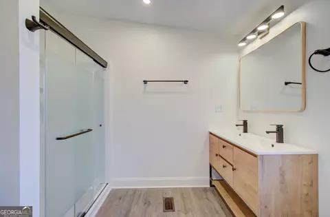 Bath - 856 Walnut Dr, Monroe, GA 30655 photo 2 of 3