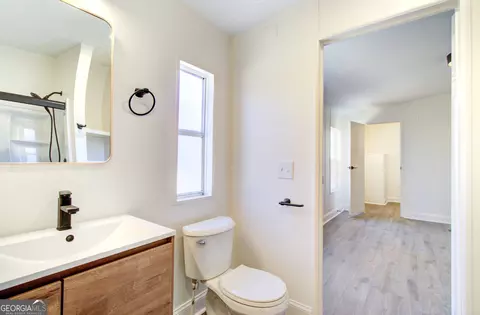 Bath - 856 Walnut Dr, Monroe, GA 30655 photo 3 of 3