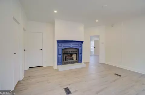 Living - 856 Walnut Dr, Monroe, GA 30655 photo 2 of 3