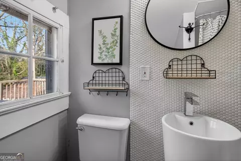 Bath - 112 Boulevard, Lagrange, GA 30240 photo 6 of 6