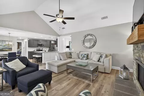 Living - 737 Springhill Dr, Gray, GA 31032 photo 3 of 4