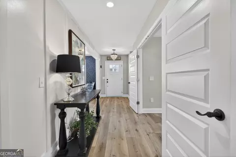 Entry Way - 737 Springhill Dr, Gray, GA 31032 photo 5 of 7