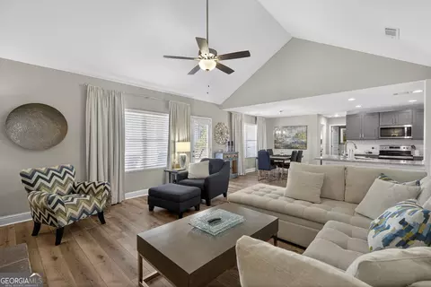Living - 737 Springhill Dr, Gray, GA 31032 photo 2 of 4