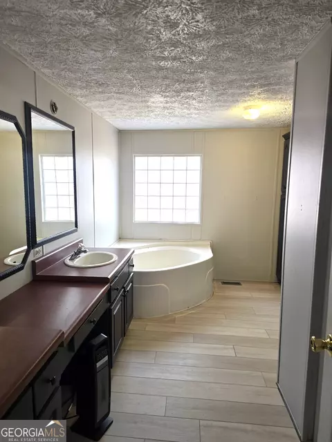 Bath - 5500 Ga Highway 88 W, Stapleton, GA 30823 photo 3 of 3