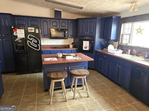 Kitchen - 5500 Ga Highway 88 W, Stapleton, GA 30823 photo 2 of 2