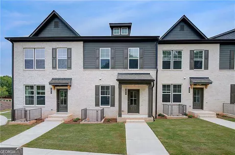 303 Daybreak Ln, Newnan, GA 30265