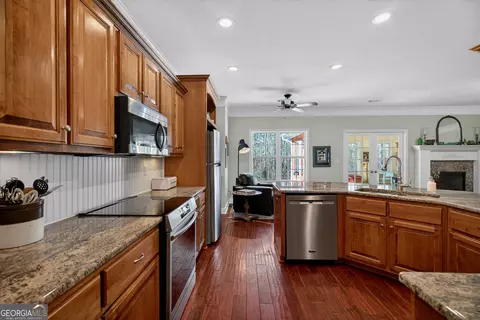 Kitchen - 830 John Lovelace Rd, Lagrange, GA 30241 photo 3 of 6