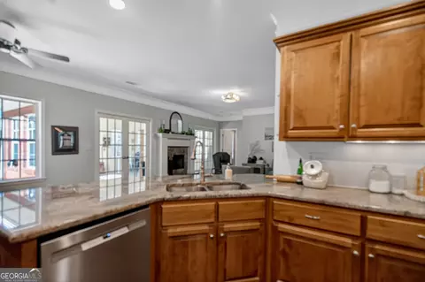 Kitchen - 830 John Lovelace Rd, Lagrange, GA 30241 photo 5 of 6