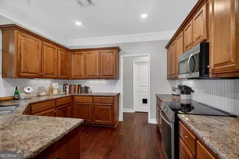 Kitchen - 830 John Lovelace Rd, Lagrange, GA 30241 photo 2 of 6