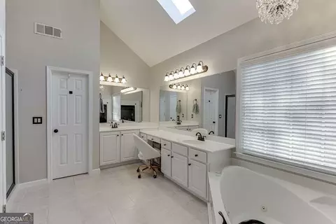 Bath - 1806 Asteria Ct, Duluth, GA 30097 photo 2 of 6