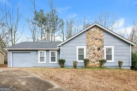 1050 Chapman Cir, Stone Mountain, GA 30088