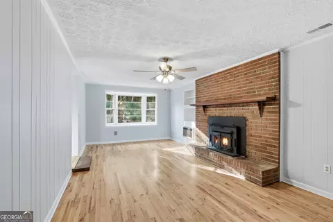 Living - 397 Highview Rd, Toccoa, GA 30577 photo 4 of 8