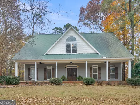 915 Rocky Creek Rd, Hampton, GA 30228