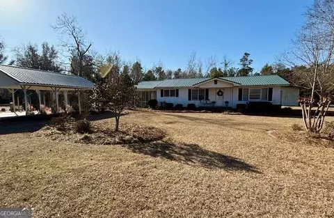 425 Hunter Rd, Baxley, GA 31513