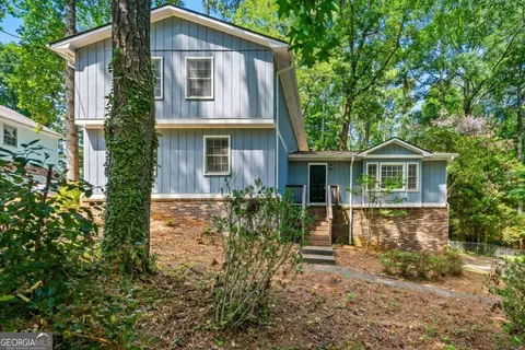 215 Hauteur Pl SW, Lilburn, GA 30047