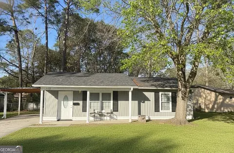 109 Pointe South Dr, Hinesville, GA 31313