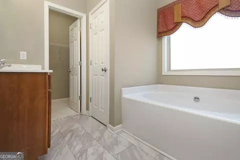 Bath - 204 Dixie Creek Dr, Lagrange, GA 30240 photo 3 of 4