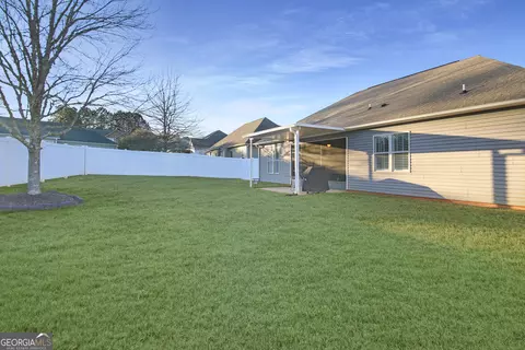 Exterior - 204 Dixie Creek Dr, Lagrange, GA 30240 photo 3 of 7