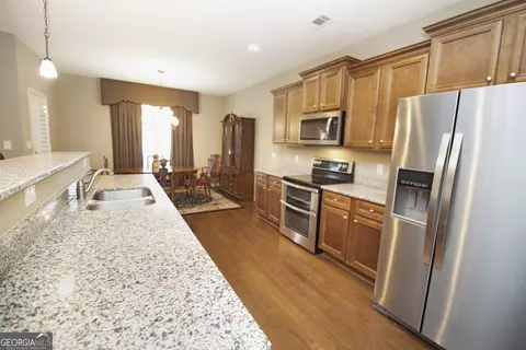 Kitchen - 204 Dixie Creek Dr, Lagrange, GA 30240 photo 3 of 7