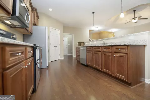 Kitchen - 204 Dixie Creek Dr, Lagrange, GA 30240 photo 7 of 7