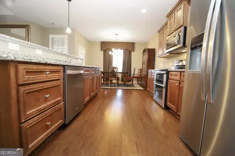 Kitchen - 204 Dixie Creek Dr, Lagrange, GA 30240 photo 6 of 7